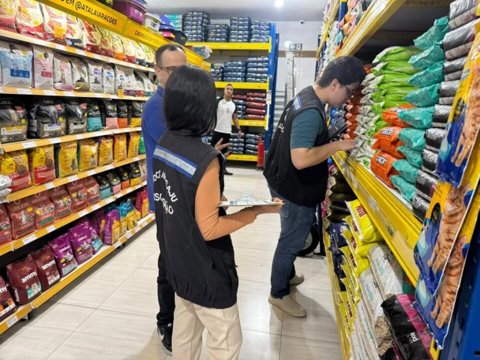 Procon Aracaju aponta variação de até R$ 109 nos preços de rações e produtos para pets