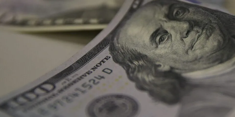 Tarifaço de 25% dos EUA sobre o Brasil começa a valer; saiba mais