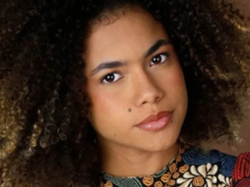 Após sucesso em “Três Graças”, Alana Cabral renova contrato com a Globo por mais dois anos