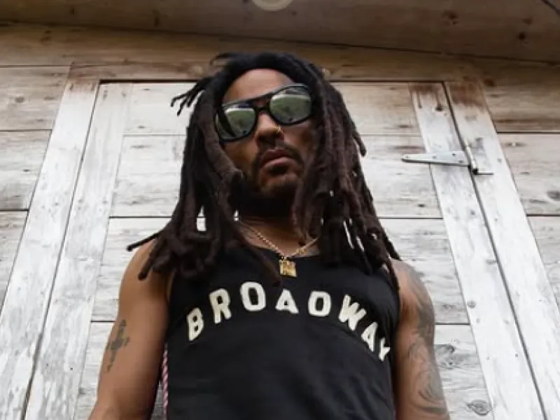 Lenny Kravitz revela segredo do corpão aos 62 anos e por que malha de calça jeans