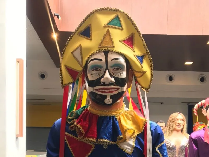 Bonecos Gigantes de Olinda pegam estrada para exposição gratuita no interior de Pernambuco