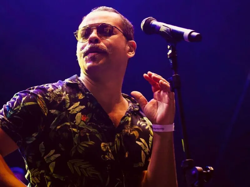 Cantor pernambucano representa o Brasil em concurso musical internacional no Quirguistão