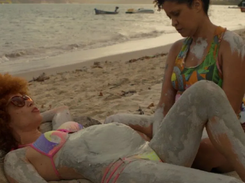 Após nascimento de bebê em Noronha, conheça filmes que abordam a problemática dos partos na ilha
