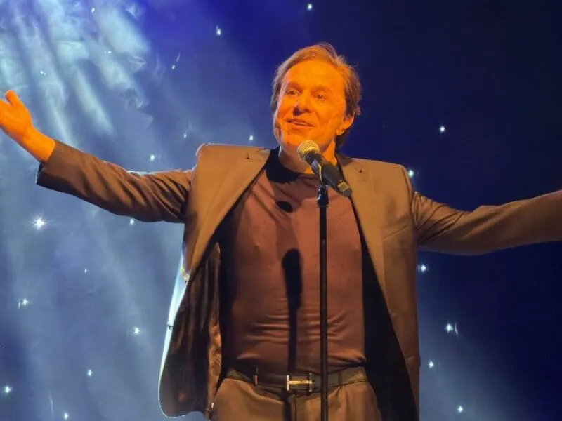 Tom Cavalcante traz espetáculo de humor a Pernambuco em outubro; confira informações sobre ingressos