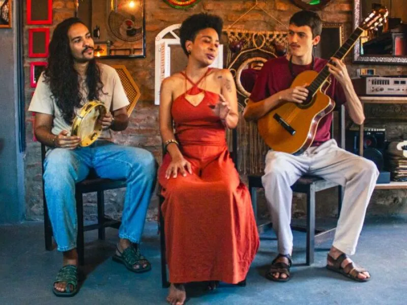 Iyadirê Zidanes estreia o espetáculo musical “Repeteco” no Teatro Hermilo Borba Filho