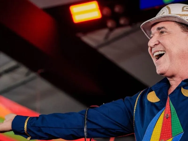 Flávio Leandro apresenta show “De Mala e Cuia” no Teatro de Parque, em agosto