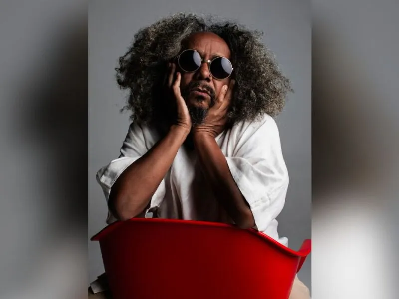 Chico César celebra três décadas de “Cuscuz Clã” em apresentação no Bem Brasil