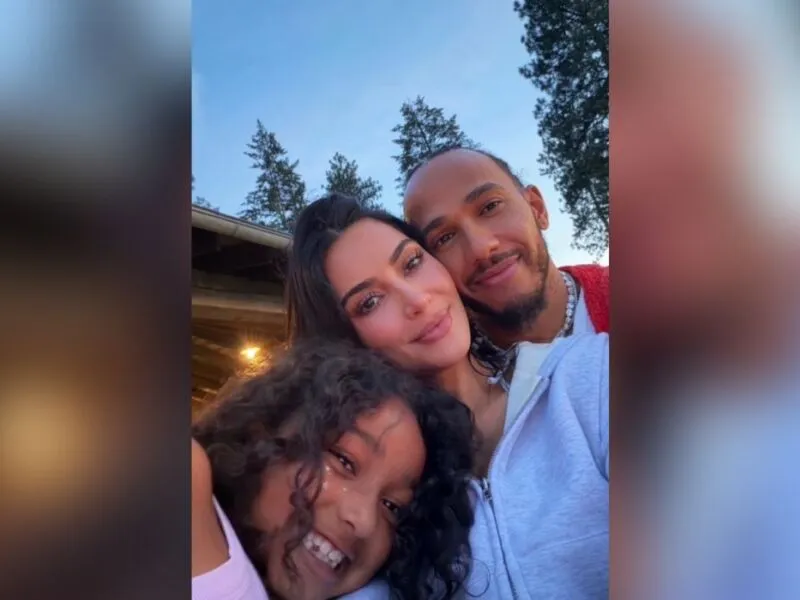 Kim Kardashian publica fotos em família e imagem com Lewis Hamilton afasta rumores de término