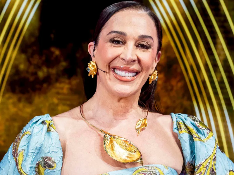 Aviso que indica “roupas adequadas” na plateia de peça com Claudia Raia causa polêmica