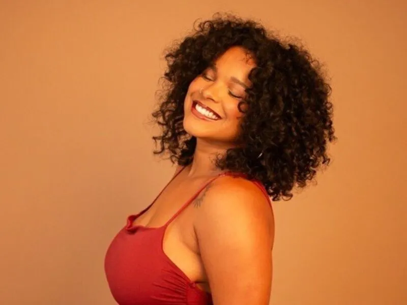 Pernambucana Andry estreia na música autoral com o single e clipe “Te encontrar”