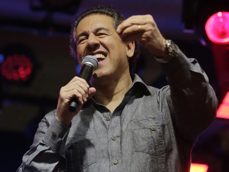 Altemar Dutra Jr. é atração para vovôs e vovós no RioMar Recife