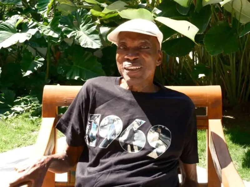 Milton Nascimento recebe alta hospitalar e volta para casa para continuar tratamento