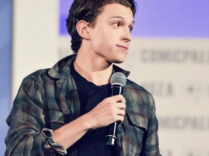 Tom Holland admite que já promoveu filmes que considerava “uma porcaria”