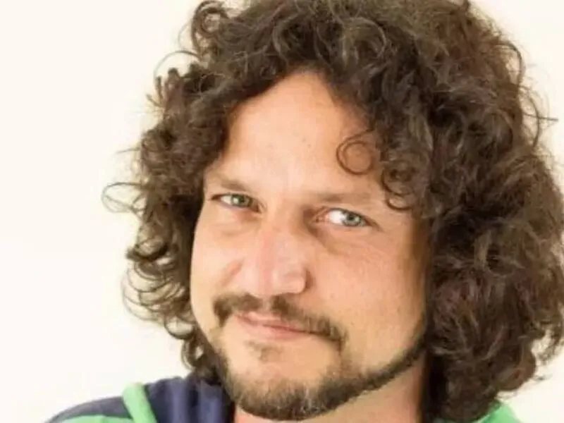 Edward Boggiss, o vilão Tony de ‘Sandy & Junior’, morre aos 49 anos; relembre papéis do ator na TV