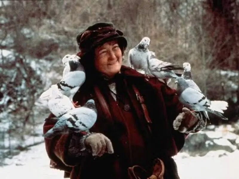 Morre Brenda Fricker, de “Esqueceram de Mim 2”, aos 81 anos