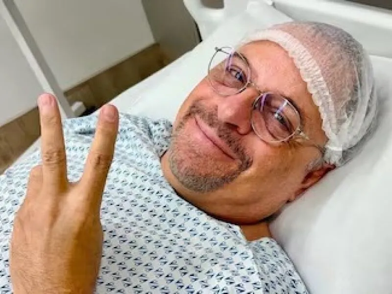 “Não me entrego, não”, afirma Marcos Breda após passar pela 10ª cirurgia em 4 anos