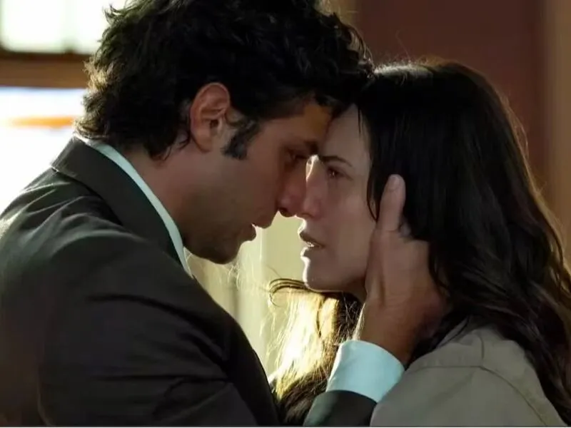 ”Quem Ama Cuida”: Adriana e Pedro trocam declarações em momento quente no terraço