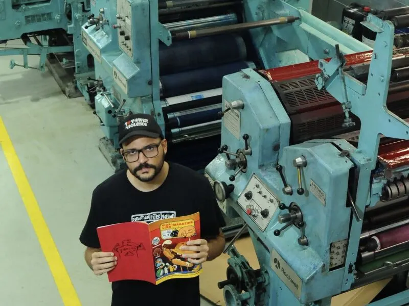 Em meio à era das telas, revistas como a Vida-Lixo Magazine apostam na experiência material