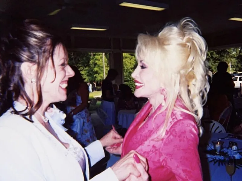 “Nunca haverá ninguém que possa substituí-la”: irmã e sobrinha de Dolly Parton fazem homenagens