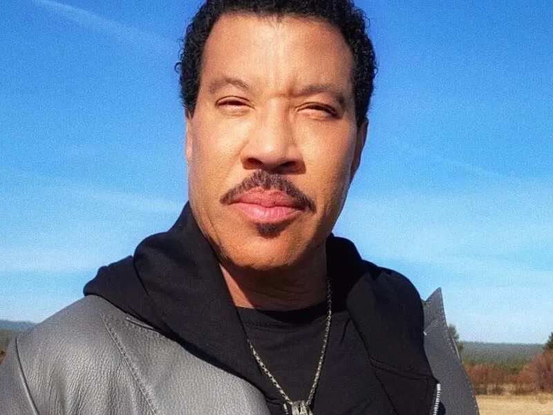 Lionel Richie é internado na UTI após mal estar em show nos EUA, diz site