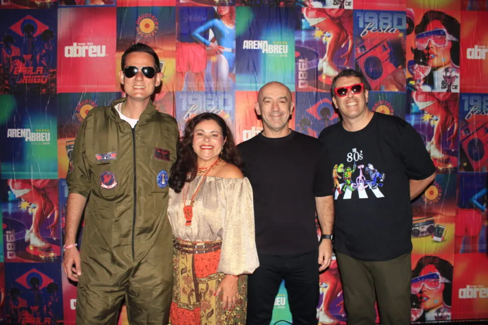 Arena Abreu promove festa com tema dos anos 80 na Bahia; veja fotos