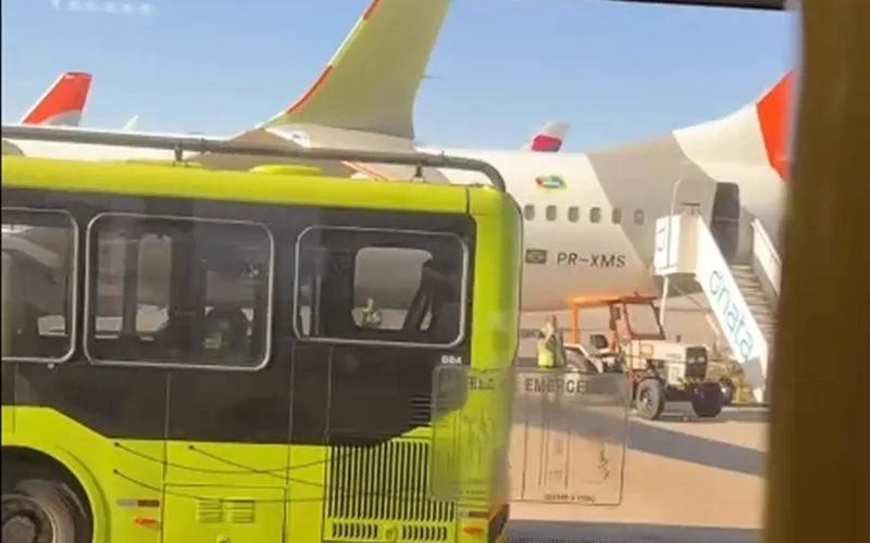 Avião da Gol é atingido por ônibus no aeroporto de Guarulhos
