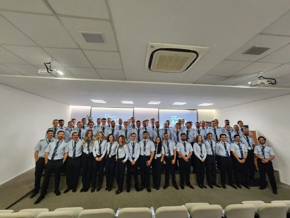 Azul forma 93 novos pilotos e reforça bases no Rio, Confins e Recife