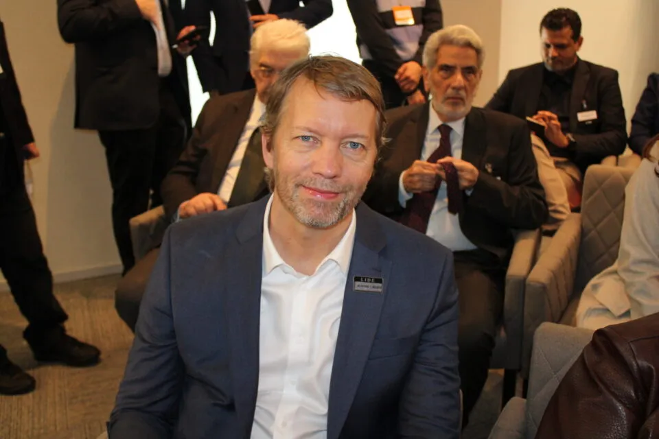 CEO da Latam destaca investimentos da companhia no Brasil e cobra estabilidade regulatória para a aviação