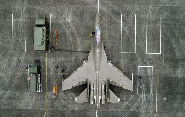 Caças chineses fazem treinamento de combate aéreo conjunto com o Rafale