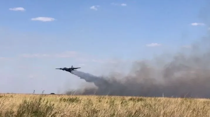 Canadá vende 10 CC-130H Hercules para combate a incêndios florestais