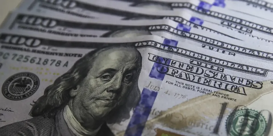 Dólar cai para R$ 5,17 após anúncio de recompra de títulos nos EUA