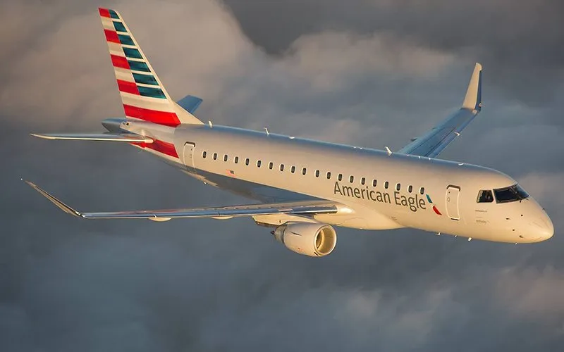 Embraer E175 realiza primeiro voo comercial com eSAF sintético nos EUA