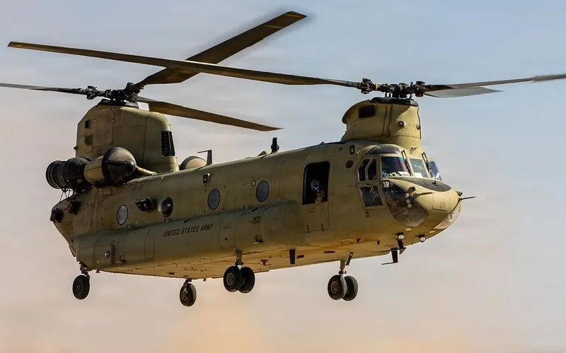 Exército dos EUA fecha contrato para modernizar helicópteros CH-47 Chinook