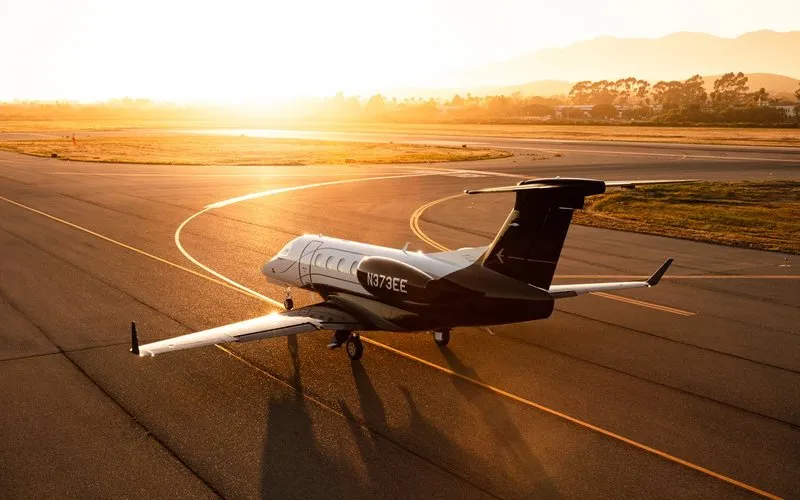 Novo Embraer Phenom 300EV recebe tripla certificação