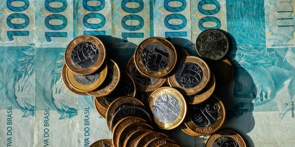 Orçamento de 2027 prevê salário mínimo de R$ 1.741