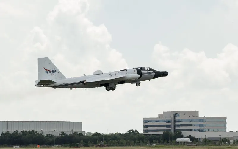 Por que um avião da NASA perseguiu um eclipse solar?