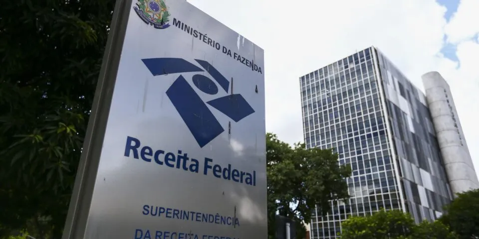 Receita arrecada R$ 3,1 bilhões com IR sobre dividendos