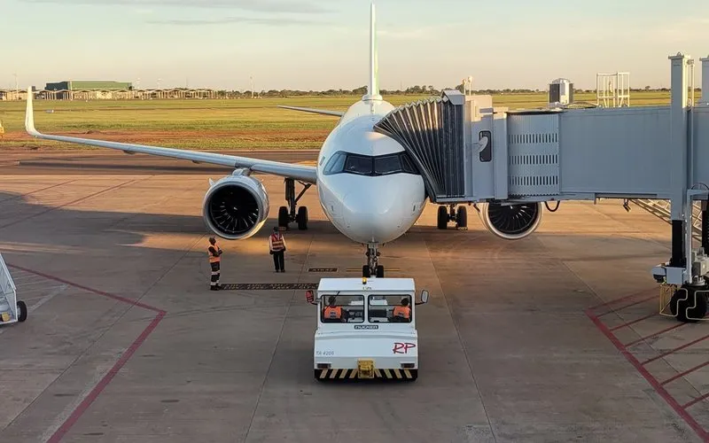 Tarifa aérea recua, enquanto preço do combustível sobe 35% em julho