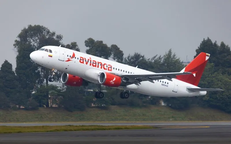 Tráfego aéreo na América Latina tem primeira queda mensal desde 2021