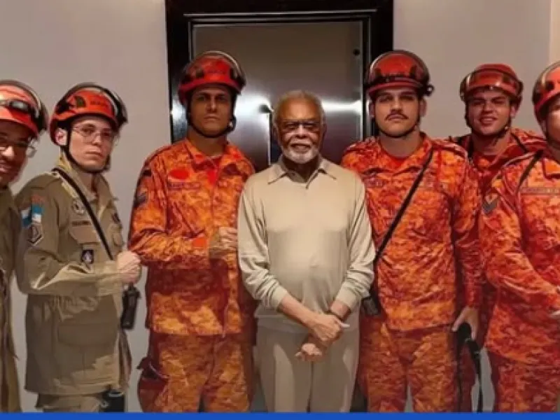 Corpo de Bombeiros resgata Gilberto Gil de elevador no Rio