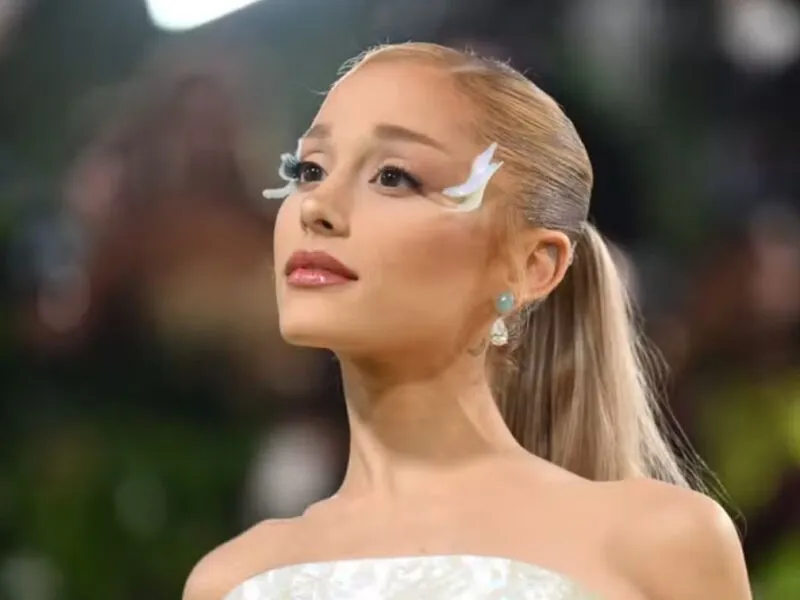 Antes da pausa, Ariana Grande iniciou batalha judicial contra vazamento de músicas e conteúdos
