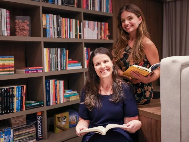 Clube das Chicas reúne 30 leitoras, livros e vinhos em encontros literários no Recife