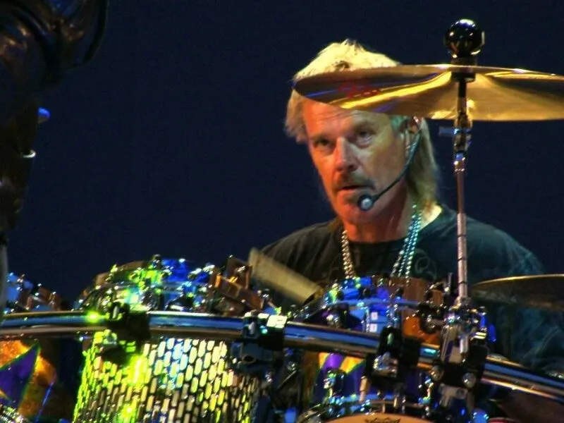 Frank Beard, baterista da banda ZZ Top, morre aos 77 anos