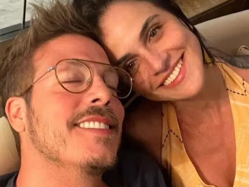 Fábio Porchat anuncia que vai se casar no ano que vem e pede presente a Eliana
