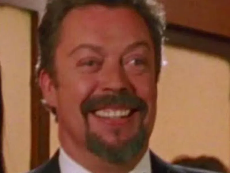 Morre Tim Curry, astro de “Rocky Horror” e “It”, aos 80 anos