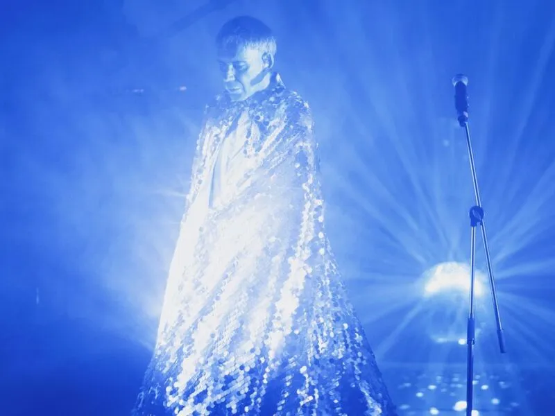 Arnaldo Antunes leva “Novo Mundo” para o audiovisual em registro ao vivo