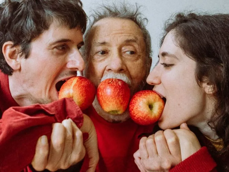 Às vésperas dos 90 anos, Tom Zé lança single “Futuro Fruto”, com Marcelo Segreto e Loretta