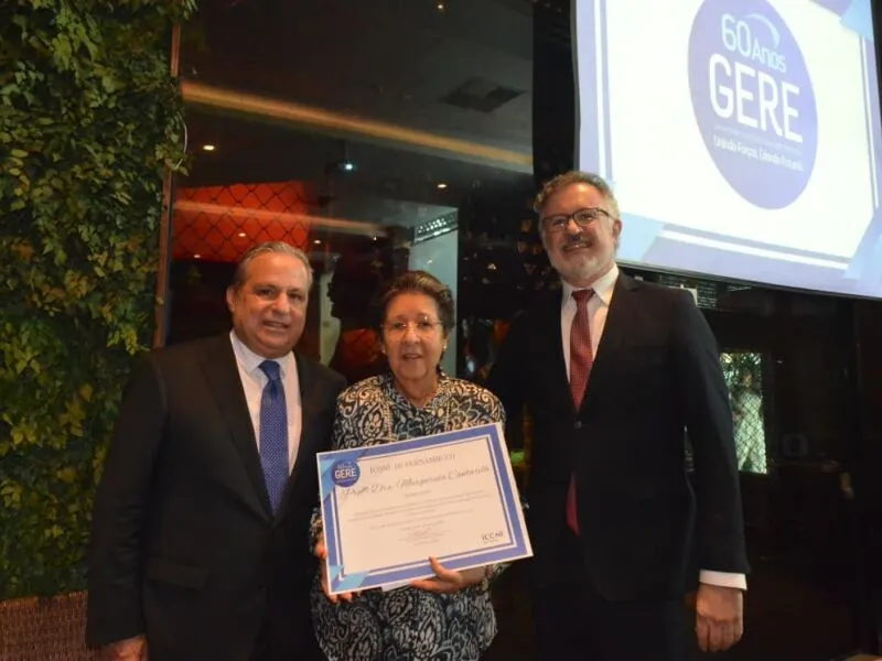 Presidente da APL, Margarida Cantarelli, recebe título Ícone de Pernambuco