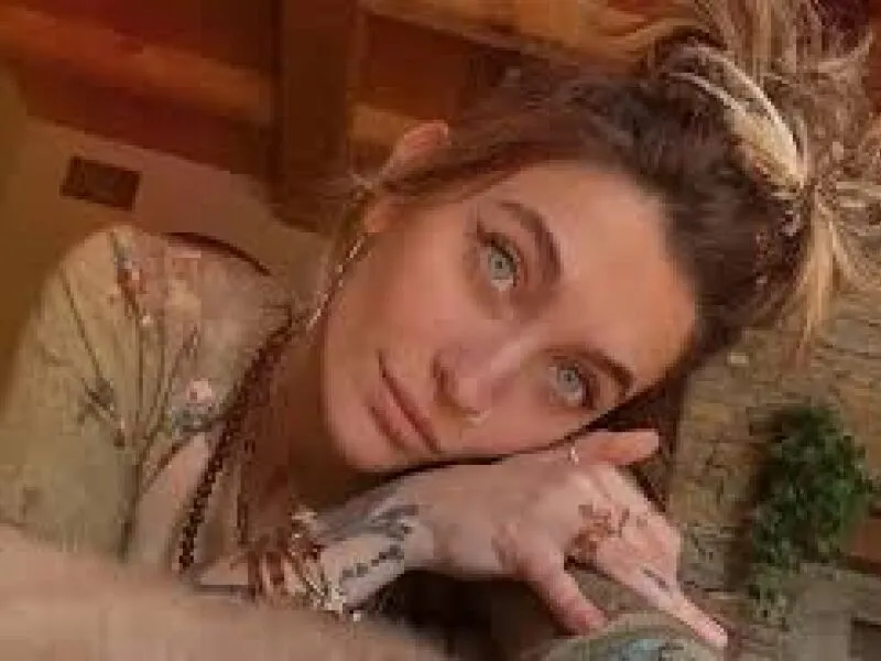 Filha de Michael Jackson detalha infância em Neverland com as atrações: “Não eram para nós”