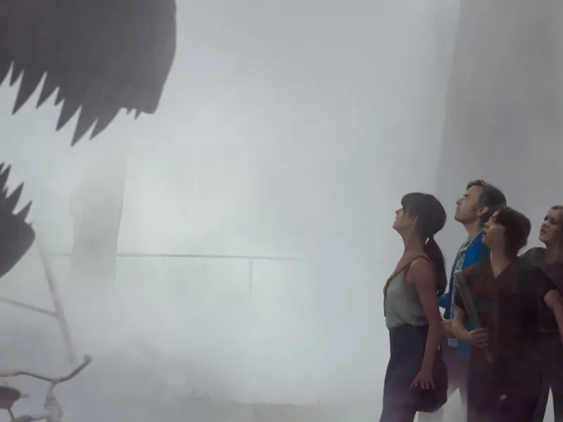 Para fugir dos dinossauros: com Anne Hathaway e Ewan McGregor, “O Fim da Rua” estreia nos cinemas